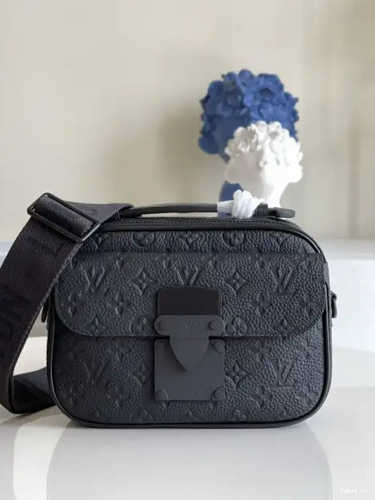 LOUIS S MESSENGER VUITTON LOCK 0605